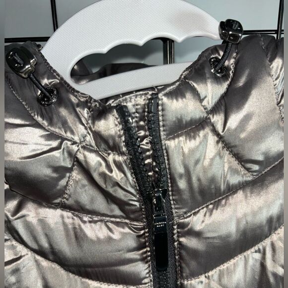 Andrew Marc packable lightweight gray hooded puffer jacket with bag EUC - Picture 10 of 12